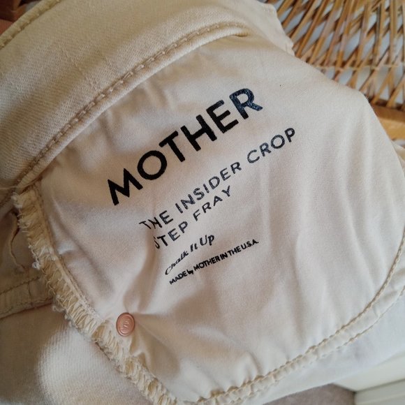 MOTHER Denim The Insider Crop Step Fray in Chalk Ivory - Picture 8 of 12
